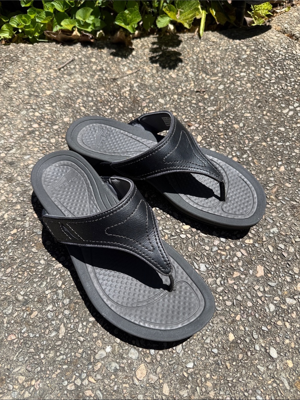 Dansko Katy Black Leather Flip Flop